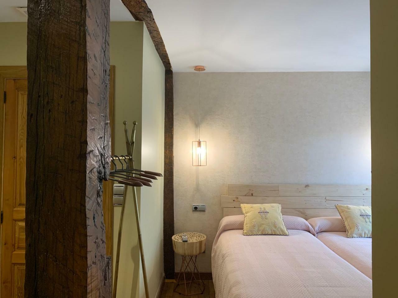 Hostal El Resbalon Cervera De Pisuerga Luaran gambar